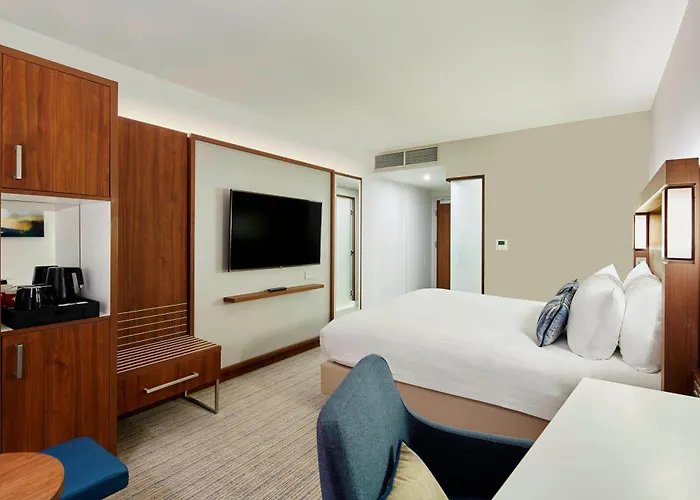 Courtyard By Marriott Luton AirportAirport Hotel